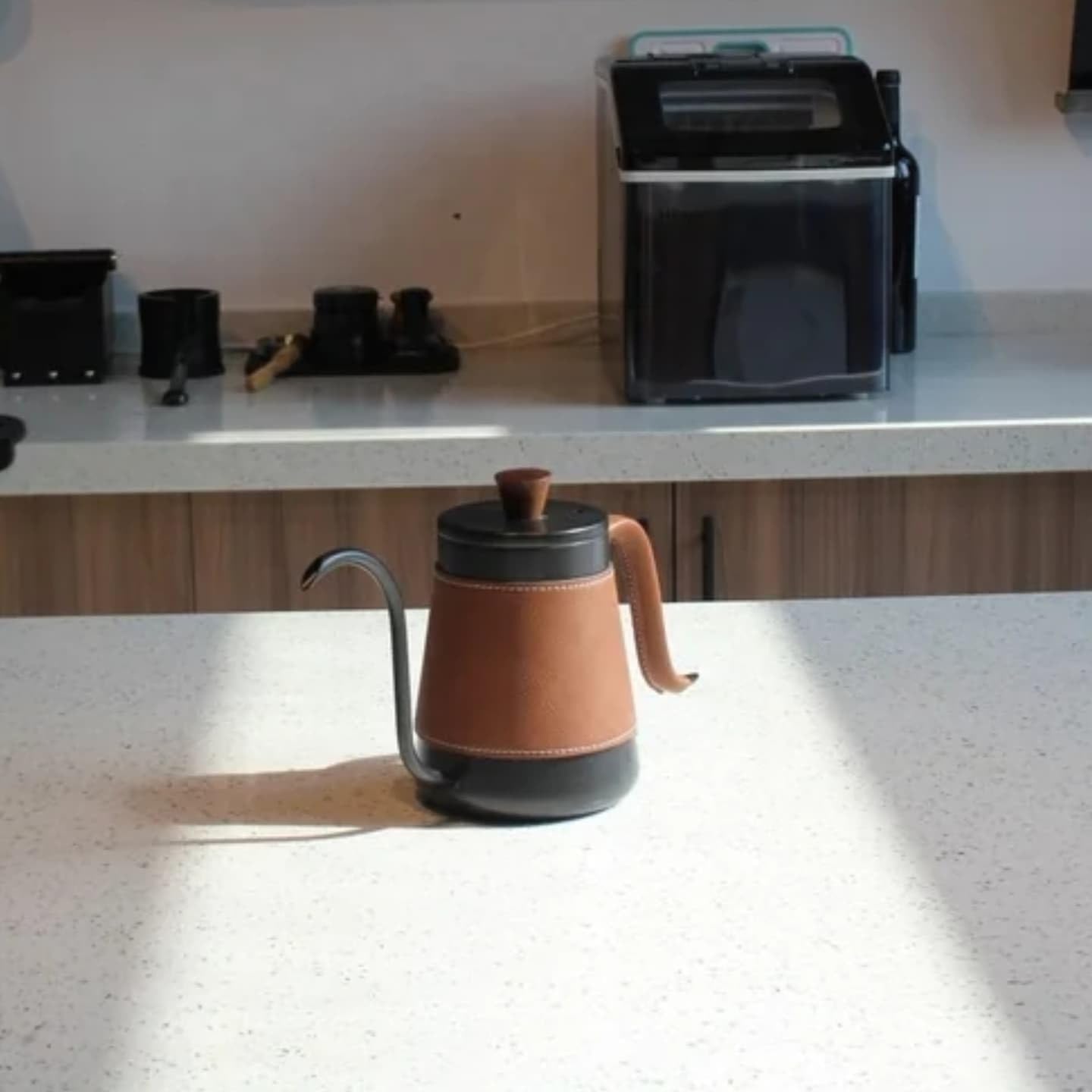 Liying 400ml Stainless Steel Gooseneck Kettle with Beef skin Cover, Drip Coffee Kettle for Home, Camping, Kitchen, Coffee Shop
