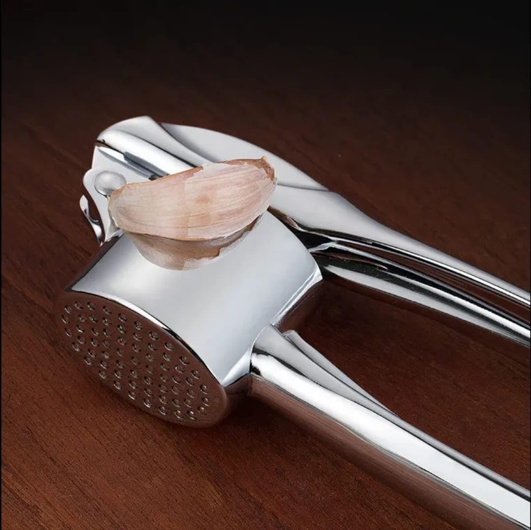 Liying 1Pcs High Effective Garlic Press With Studs, Heavy Duty Garlic Mincer, Easy to Squeeze and Clean, Rust Proof & Dishwasher Safe, Ginger Crusher- Imperial Silver