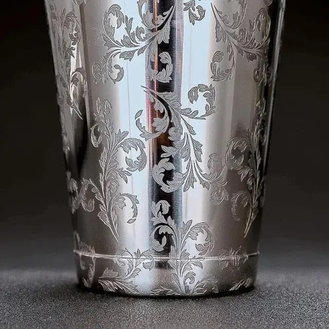 Liying Stainless Steel Boston Cocktail Shaker 750ml, Drink Mixer with Built-in Strainer for Mixing Drinks Margaritas (Flower Deisgn | Silver)