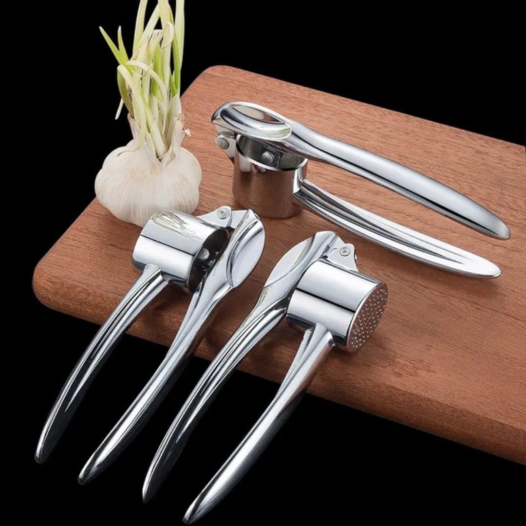 Liying 1Pcs High Effective Garlic Press With Studs, Heavy Duty Garlic Mincer, Easy to Squeeze and Clean, Rust Proof & Dishwasher Safe, Ginger Crusher- Imperial Silver