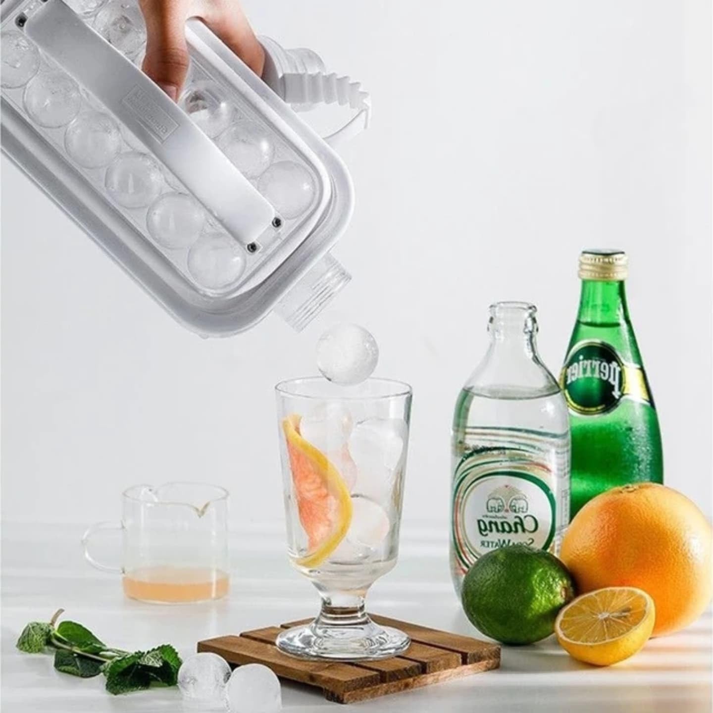 Liying Ice Cube Trays 2 in 1 Portable Ice Ball Maker Kettle With 17 Grids Flat Body Lid Cooling Ice Pop/Cube Molds For Cocktail,Coffee,Juice (Multicolour)